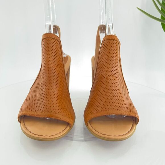 Born Women Sutra Sandal Women 9 Brown Perforated Heels Leather Open Toe - Picture 3 of 13